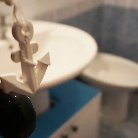 Blue Sea 阿齐·卡斯特罗